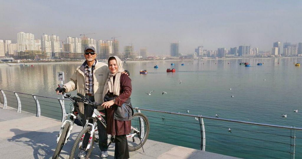 دوچرخه سواری اطراف دریاچه چیتگر