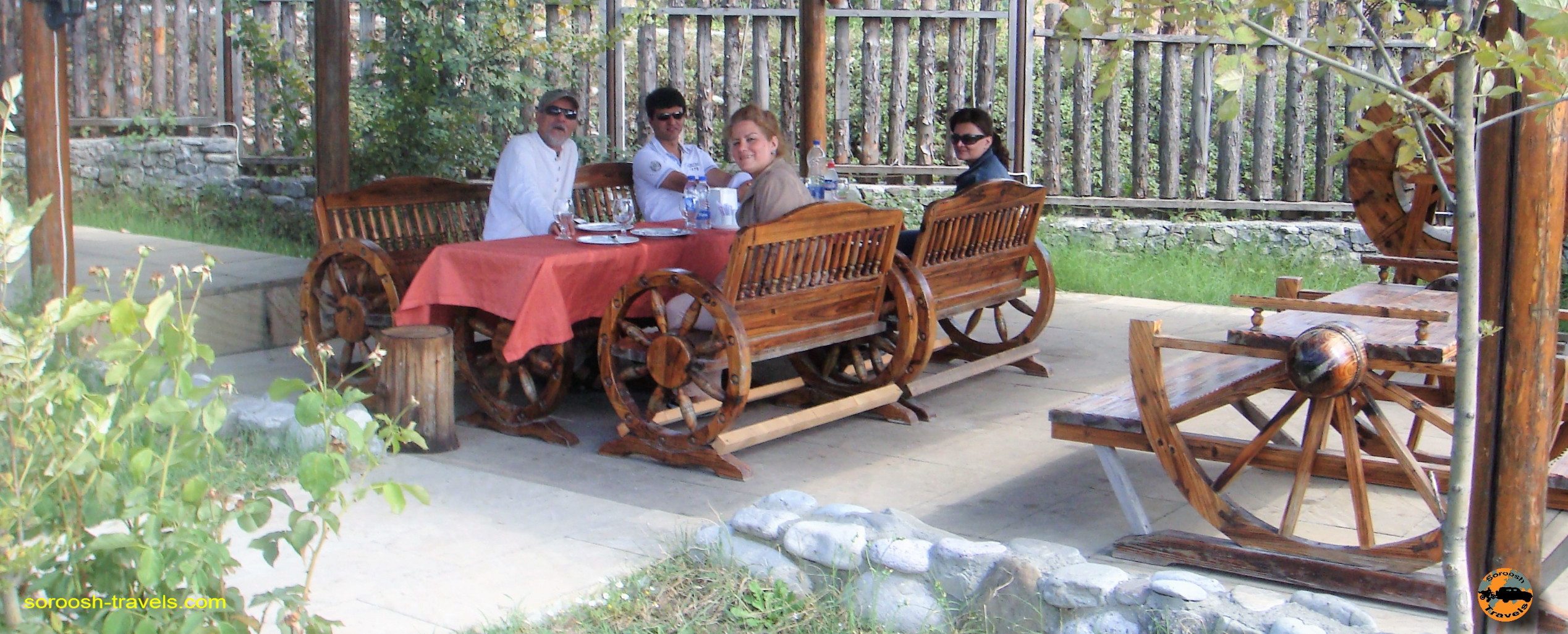 باکو تا لاهیج - رستوران بین راهی در کشور آذربایجان – تابستان ۱۳۹۱
