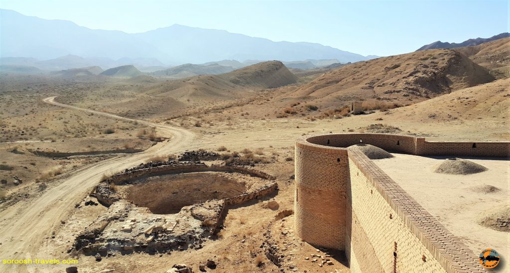 کاروانسرای عین الرشید و بنای حرمسرا، کویر مرکزی ایران – زمستان ۱۳۹۶