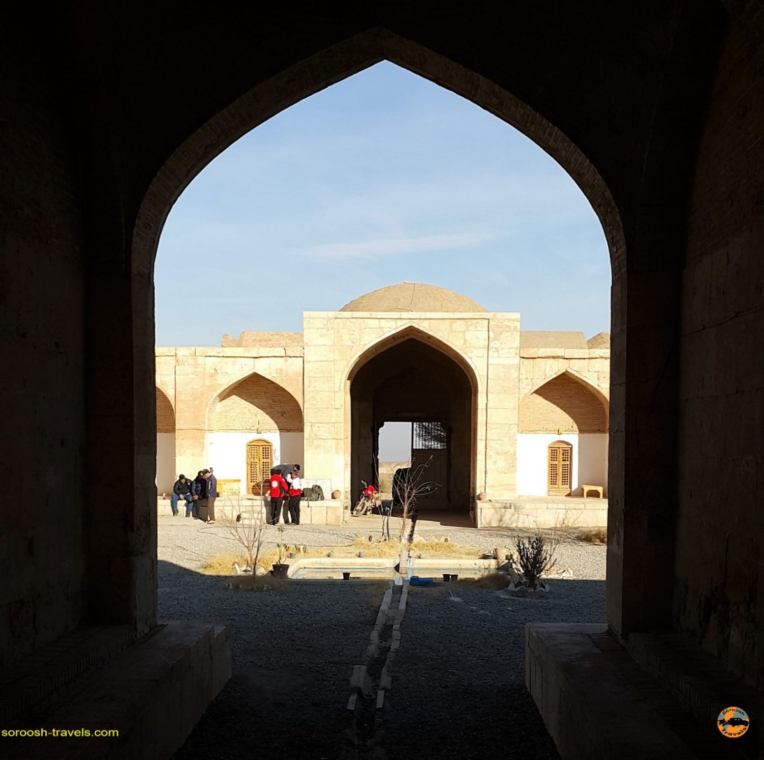 اقامت در کاروانسرای قصر بهرام ، کویر مرکزی ایران - زمستان ۱۳۹۶