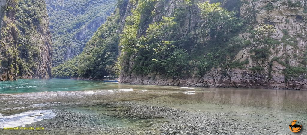 دریاچه کومانی در کشور آلبانی