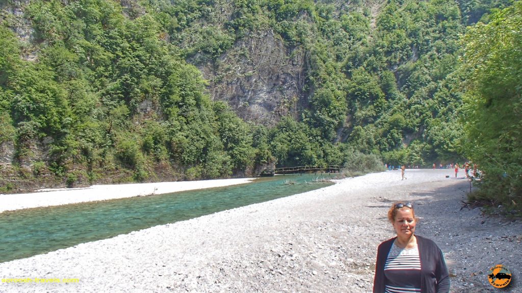 دریاچه کومانی در کشور آلبانی