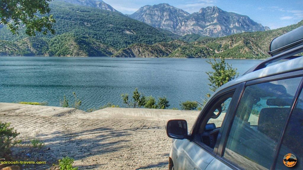 دریاچه رویایی کومانی در کشور آلبانی