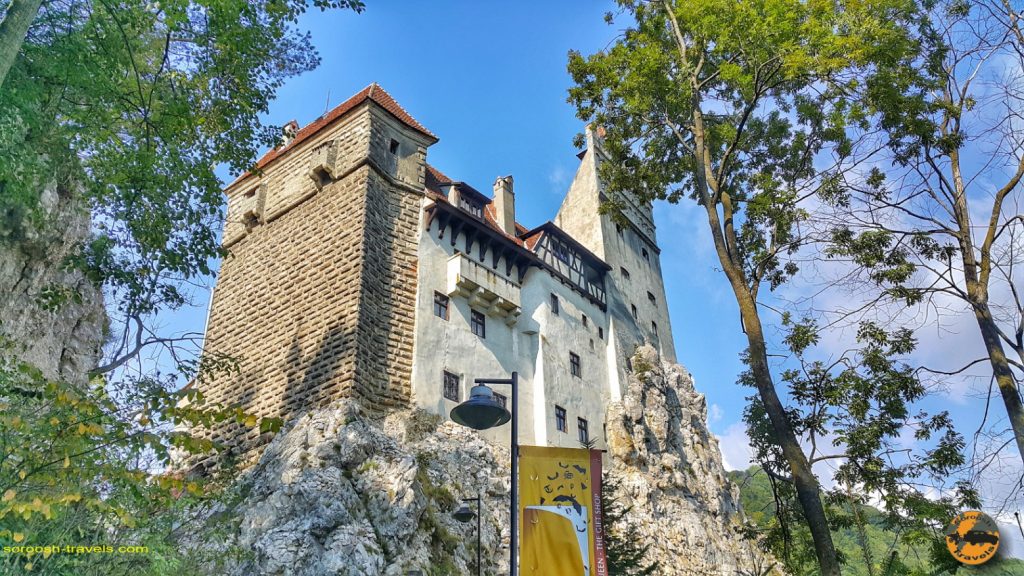 قلعه دراکولا در شهر بِرَن، رومانی –  ۱۶ شهریور ۱۳۹۷
