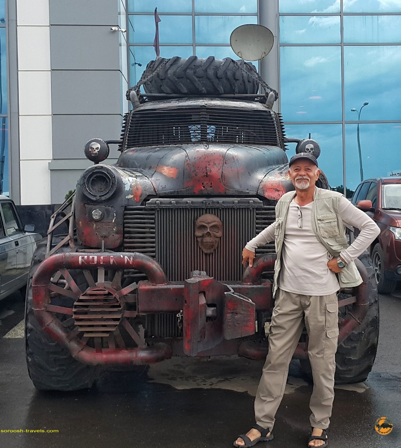 ورودی موزه ماشین در کامنسک شاختینسکی - روسیه - تابستان 1398 2019