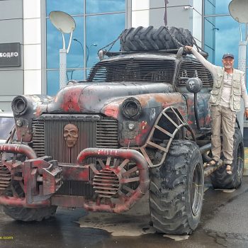 ورودی موزه ماشین در کامنسک شاختینسکی - روسیه - تابستان 1398 2019