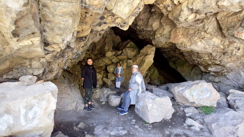غار یخ مراد در مسیر گچسر به طالقان - بهار 1400 - 2021