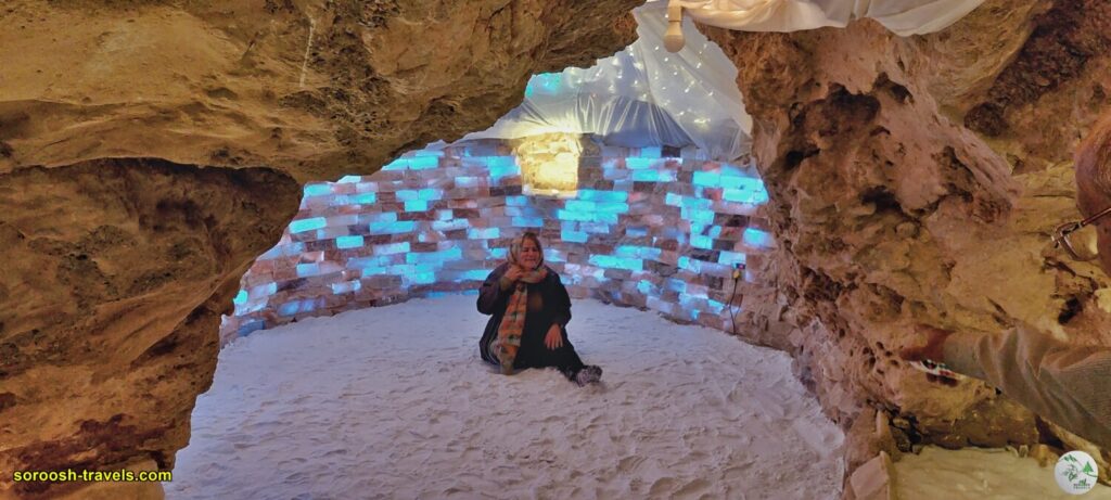 غار نمکی در اقامتگاه بومگردی ورشیو در روستای طار - پاییز 1402 2023