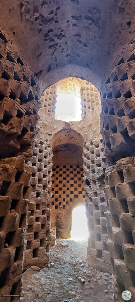 برج کبوتر، اطراف ورزنه - زمستان 1402 - 2024